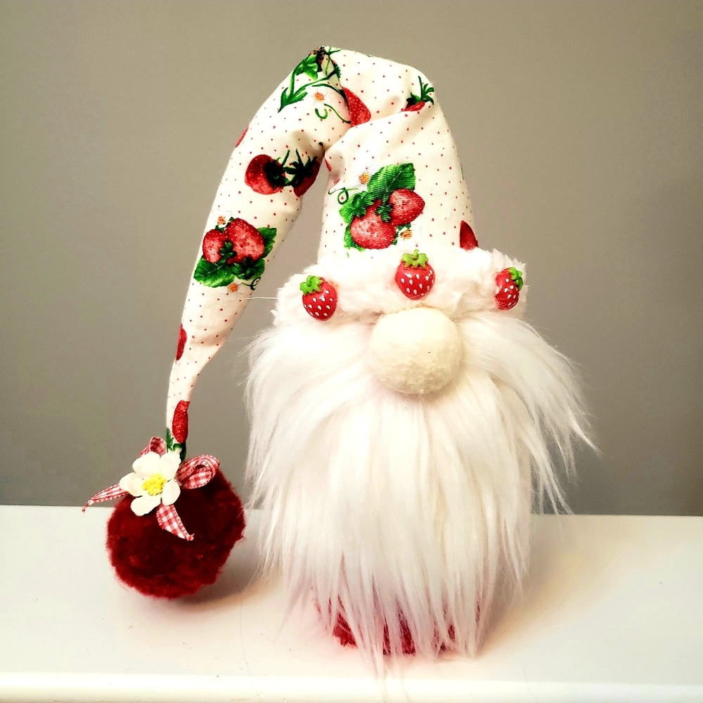 Gnome with Strawberries 🍓